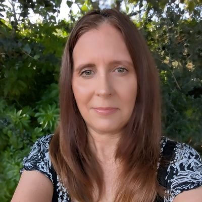 #Bookblogger at Hair Past A Freckle, #BookReviewer on Shaftesbury's @ListentoAlfred,
Primary school ELSA/TA
https://t.co/snyIG52wKh