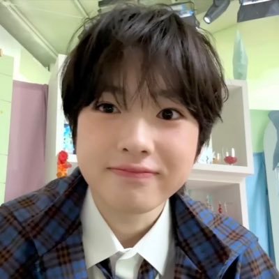 hyexeal's profile picture. 이 순간의 심장 소리와 떨림을 난 영원히 기억할래 ໒꒱₊⋆