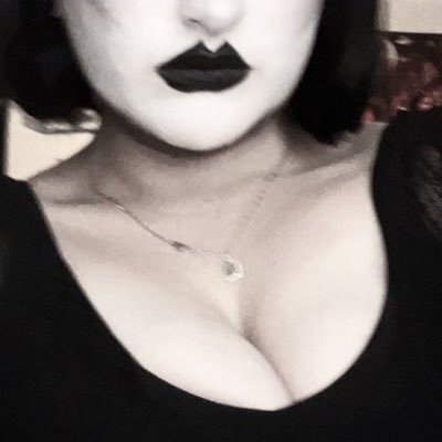 Ur goths, favorite goth / 20 / chubby goth / 🌶️⛓️ / spoil me? $kiwikk05 /https://t.co/8QLFPDPGdV / 💍