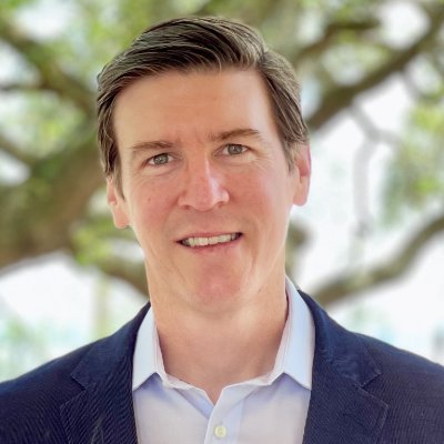 UX & Product Designer • I help businesses grow with design, strategy & leadership.