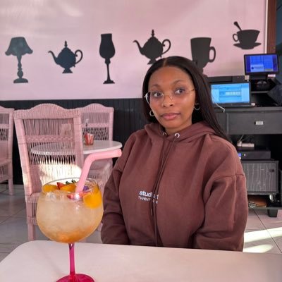 BlessDinakedi's profile picture. Tennis? What an elite sport ! 🫰🏾