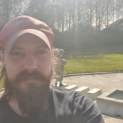 simple_min98593's profile picture. 