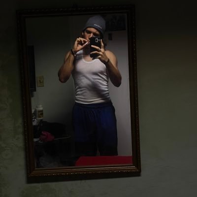 a1mora04's profile picture. 