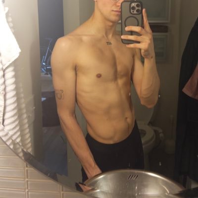 18+ college jock | Customs for your dirty side New home on OnlyFans ⬇️