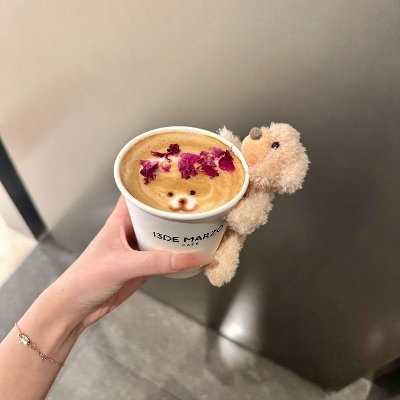 私は日本の美食、風景、文化がとても好きです。
日本語を勉強しています。
そして、旅行で日本に行くことを楽しみにしています。
日本の友達ができたら嬉しいです。
もし何か教えてくれたら、とても嬉しいです!