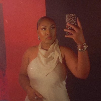 friendly black hottie. south side tid. insomniac. writer. all things beauty, all things baddie. rt ≠ endorsements. opinions = my own.