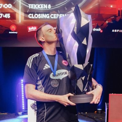 Cheftrainer (Headcoach) @EintrachtValo | Teacher | Scout | enabling talents @esportsplayerf1 |
Email: sebastian.kruft@gmx.net