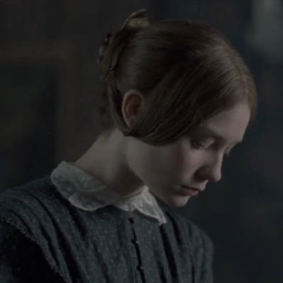 Unapologetic romantic. Enjoyer of historical romance, period pieces and other oddities 