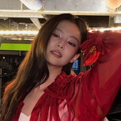 facção chaennie das ideia queria ser um labubu pendurado na bolsa da lisa ou o playstation da jisoo