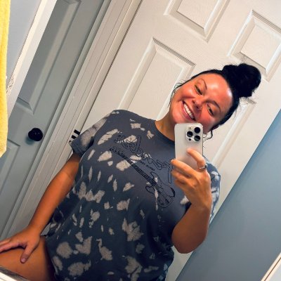 Vibrant and faith-driven, I’m a single woman seeking a genuine connection. I love nature’s serenity, cozy coffee shops, and thought-provoking books. Creativity
