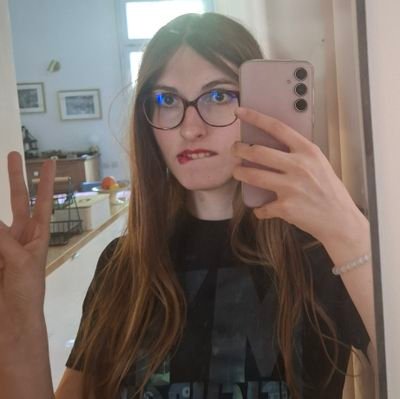 Étudiante parisienne (économiste intéressée par beaucoup de choses) |
20 ans, 1m78 (grande) |
la meuf bi la plus conne de ta tl |
pv : @MaradeCamarie