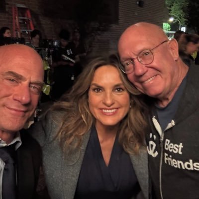 Just a girl who is here to obsess over Mariska and EO … but mainly Mariska