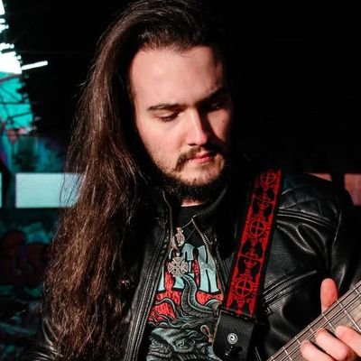 🎸Acariciador de cuerdas,🎲 rolero lanzador de dados profesional, amante del arte, 📚lector (cuando puedo)🤏🏻, 🎮gamer (siempre)😎, seguidor de series y cine.