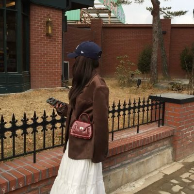 orla_553's profile picture. Chasing elegance, not attention 🎀👒