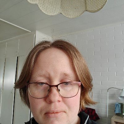 tintti567's profile picture. Pesunkestävä savolainen. Historia, politiikka ja ympäröivä maailma kiinnostavat.