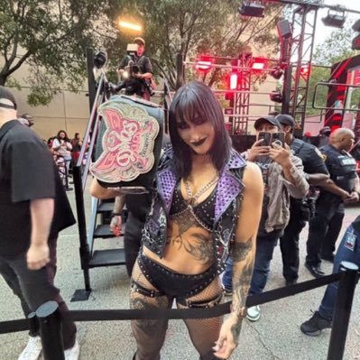 rheas wife 💋 - baysha- EST- Mercedes is 💵- I love everything woman’s wrestling🖤🎱 - Be Kind :) -