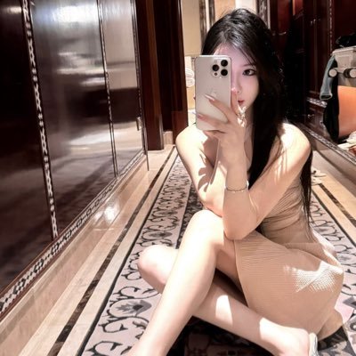 96年单身小姨，身高168 体重110，胸围够你吃😝，目前一个人租房独居生活，有正常的工作，平常生活中也没有什么社交圈⭕，生活不易，想来推推维持一下生计，顺便也能解决生理需求，可以配合你们来解锁各种姿势和要求，我也很好说话，想处长期的，先约一次看感觉吧，没地方可以来我租的房子🏠，有地方可以上门，口嗨绕道