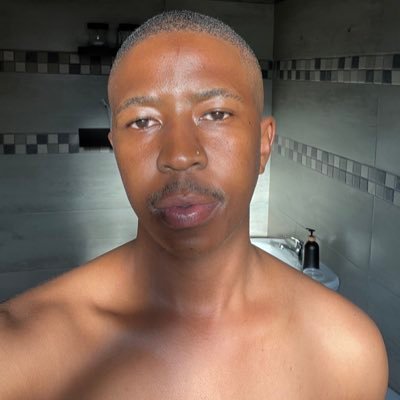 He/HIM)) Queer🌈 Qualified Banker 💰 Against child and women violence 👩👧 Spotify Podcaster🎤 Medical/ Health 🩸