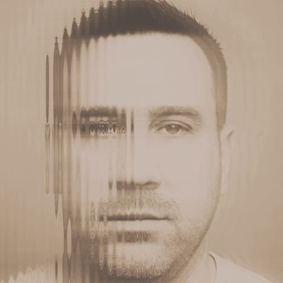 سالهاست دنبال فضاییام که «انسان» توش زندگی کنه، نه فقط زندگی بگذره
از خاک شروع کردم؛ هنوز دنبال معنا میگردم
