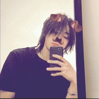 ₊ 夢 ❜ pronouns︙he/him ✦ * | 18 💭 ⊹ saw kangdaniel ✦ saw from20 & hello gloom