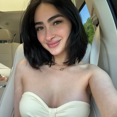 4’11 Latina who loves to get wet & wild on camera 🤪 I only answer on OF⬇️