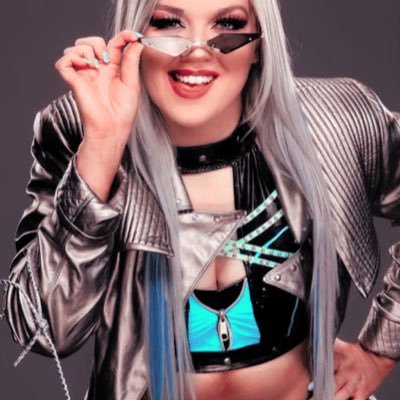 miss americana in the flesh. — a @stevieturnerwwe parody.