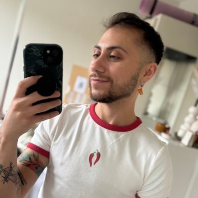 Writer, poet, video editor. Professional bisexual. Dino nerd. John Murphy apologist. He/him. 🏳️⚧️ stephkyriacou8@hotmail.com for commissions. 📝