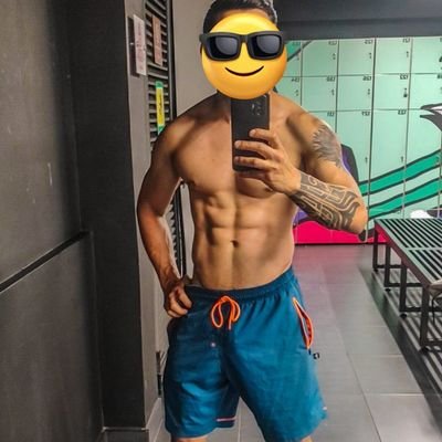 Ingeniero bogotano de 36 años y PROGRESISTA!!.
disfruto mostrar mi cuerpo 💪🏻.