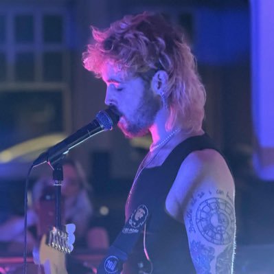 Energetic indie artist from Nottinghamshire. New music coming soon Follow me on Instagram @kid.amelia- main account was hacked.