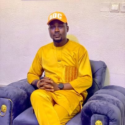 O_TLAWAL's profile picture. Husband// father// Gadgets and Automobile dealers// businessman// politician // Man united fans......