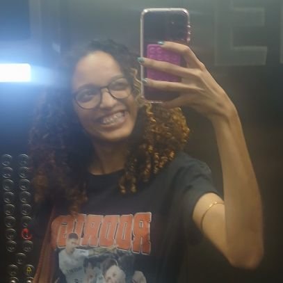 Contista soteropolitana, redatora do Blog Estreia e repórter |
Fã do Batman, crocheteira e viciada em panfletar livro nacional