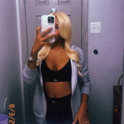 _khloeeeee's profile picture. @thatgirl1080
