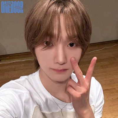 maonyangz's profile picture. frolicking around in the grass and hyukmyungz @baobeiyaa