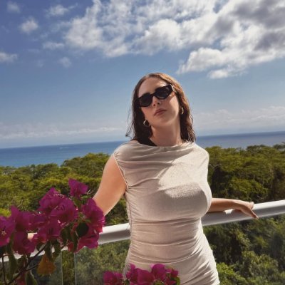 Businesswoman, investor, animal lover, traveler, self-disciplined, healthy lifestyle. Constantly learning. To be irreplaceable, you must be unique. America🇺🇸