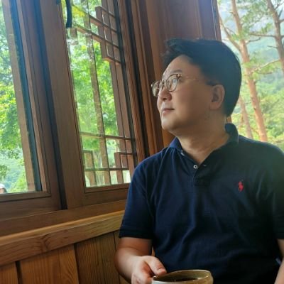기자, 홍보전문가, 작가, 대외커뮤니케이터, 언론사 발행인, 플래닛피 대외컴 대표, 상상이상의문화회, 젊은시인연대, 시집 '그녀의 쓸쓸한 하품', 정의로운 사회와 아름다운 세상, 새로운 세계를 위해