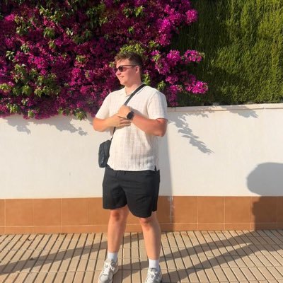 tomwallworth_'s profile picture. read beserk you fuckers