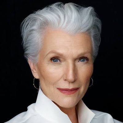 Bestselling International Author of A Woman Makes A Plan 📖 Doctor of Dietetics 👩🎓Supermodel 😉💃
ItsGreatToBe77 Manager: anna@mayemusk.com