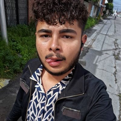 Cineasta intentando ser relevante 27 años |
LG(B)T |
♏