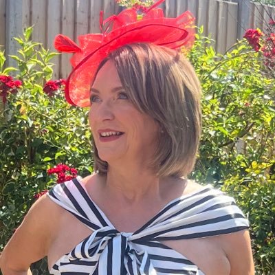 UKS2 Leader of learning. Going back up to teach year 6 🤪 Coventry Primary MFL teacher of the year 2021. Love books & music. Proud mum of 3 great lads 💙🇮🇪