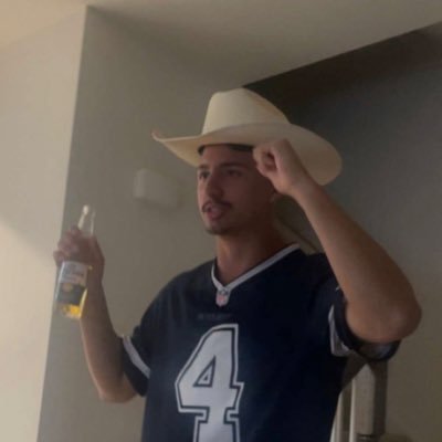 23 | @speedywhitemen | washed college lax bro | Master's in Finance | #ChinDownWalkEmDown