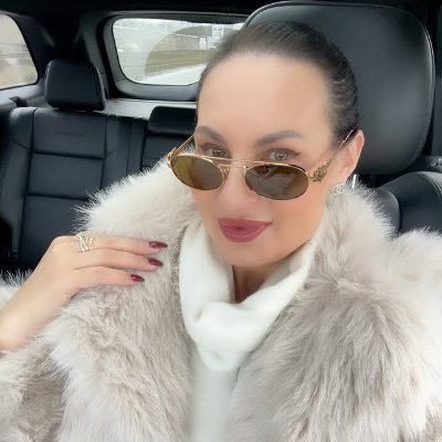 moyom31's profile picture. I love you not because of who you are, but because of who I am when I am with you.