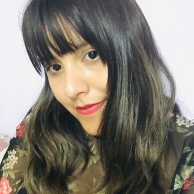 Una mujer con sombrero como cuadro del viejo Chagall ✨