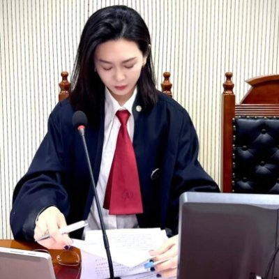 VG92872's profile picture. 👣90后执业律师的独白；
 💼高压的工作让我深感束缚 | 只有推上才能释放真正需求
  ⚖️人与人最好的交往 | 必定是带着善良穿过人海 | 彼此相逢