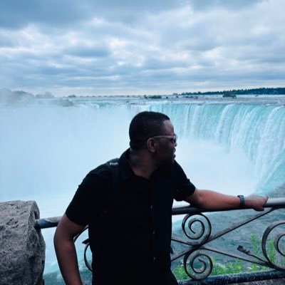 _tioluwalope's profile picture. I am on twitter for Bants and gist and nothing really serious, I mean that’s what LinkedIn and real life is for shey ?