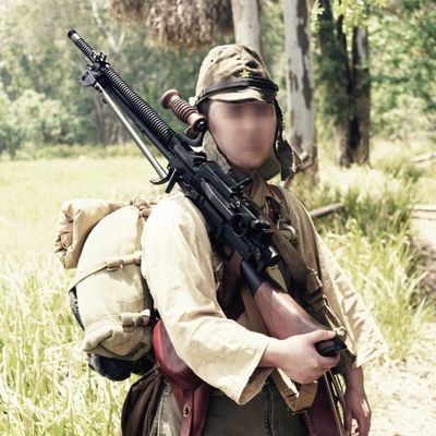 昭和期陸海軍の歴史と軍装が好き。軍刀術に熱中しており、戸山流形と試し斬りの稽古をしています。全日本戸山流居合道連盟所属。どうぞよろしくお願いします。