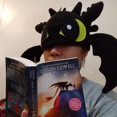 Rune, age, 25. Birth American citizen, dreamed of staying in Los Angeles, California, U.S.A. Loves dragons like HTTYD, cosplay, independence, USA.