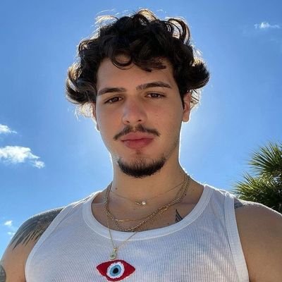 ahmed182269's profile picture. 📦 Thinking outside every box