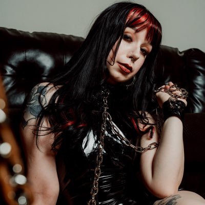 /š/ every rose has its thorn š petite, bratty bbgirl who can turn domme Goddess at the blink of an eye āļøšŖš¤ fet/adult model ⢠DM/š§ for customs/inquiries š„