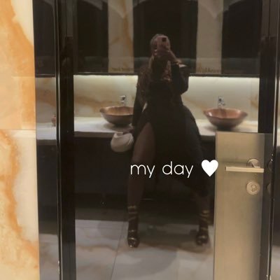 A social vegan. I avoid meet. |The King’s Kid.|Occasional baddie💅🏾|Serial tweet retweeter| Small babe, Big Brain🧠