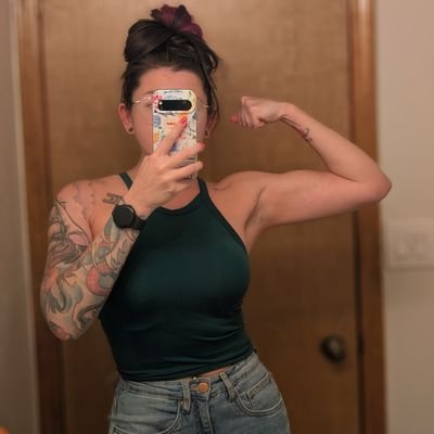 Running. Lifting. Drinking Beer.
SFW: @paceymacy | Backup for racymacyx